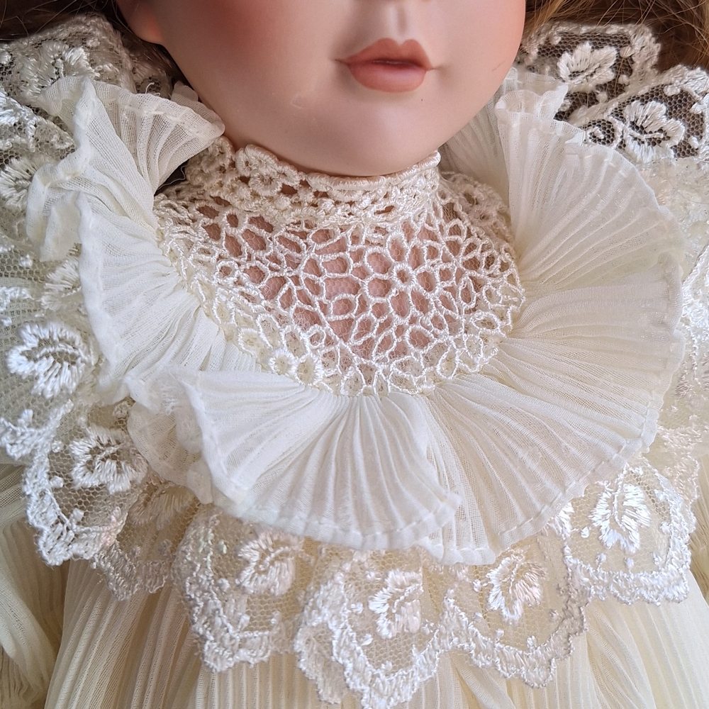 Ornate White Lace Victorian Accent Decor